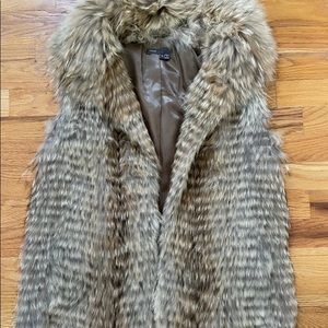 GORGEOUS VINCE COYOTE FUR VEST